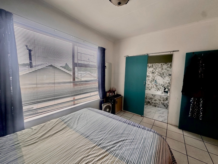 2 Bedroom Property for Sale in Denneoord Western Cape